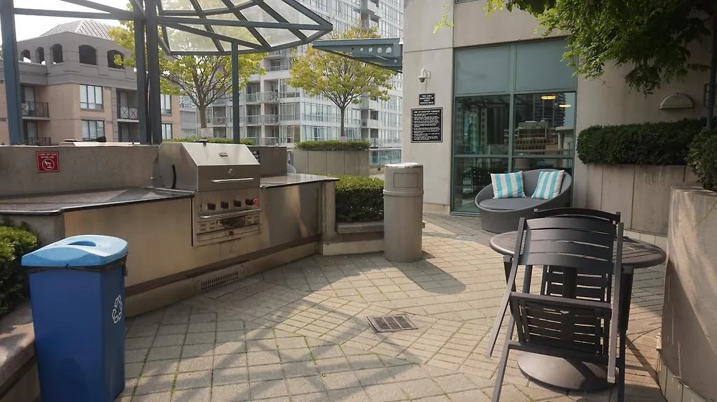 City Stay Condos - Downtown Toronto, Simcoe Street Apartment